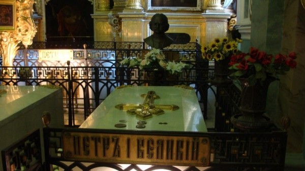 Почему тело царя-реформатора Петра I лежало непогребенным 6 лет Почему тело царя-реформатора Петра I лежало непогребенным 6 лет
