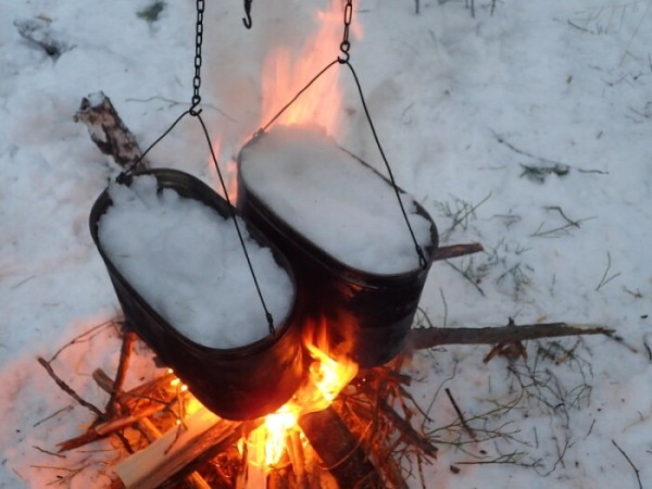 Почему с помощью снега не получится утолить жажду, даже если съесть его много Почему с помощью снега не получится утолить жажду, даже если съесть его много
