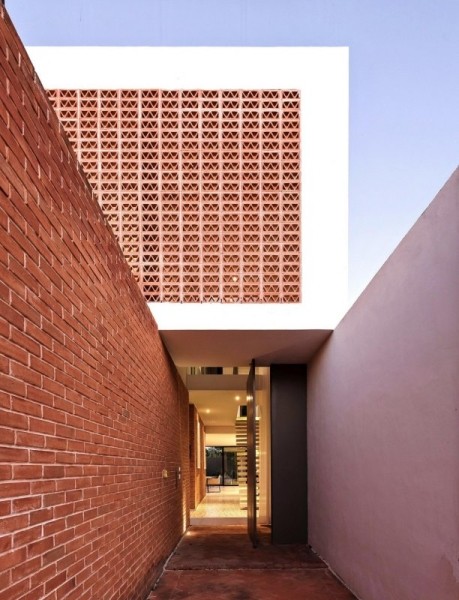 Дом из необычного кирпича в Мексике