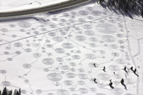 Снежные рисунки от Сони Хинричсен (28 фото) Снежные рисунки от Сони Хинричсен (28 фото)