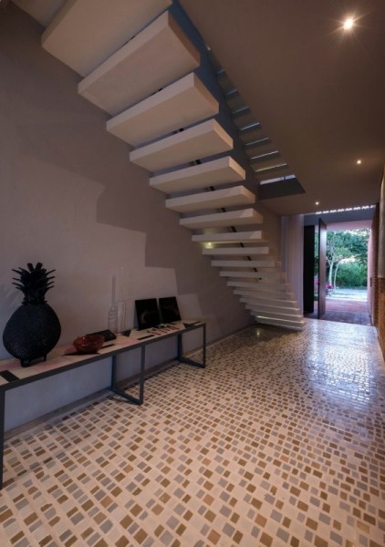 Дом из необычного кирпича в Мексике