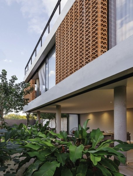 Дом из необычного кирпича в Мексике