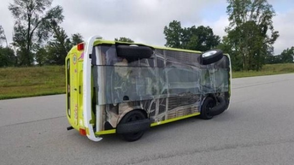 Volkswagen T2 умеет ездить на одном боку (7 фото)