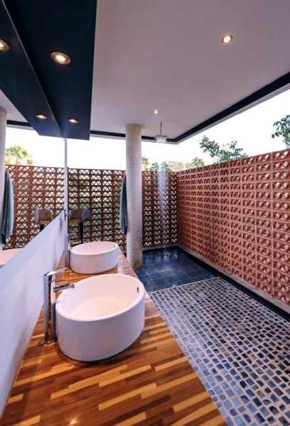 Дом из необычного кирпича в Мексике