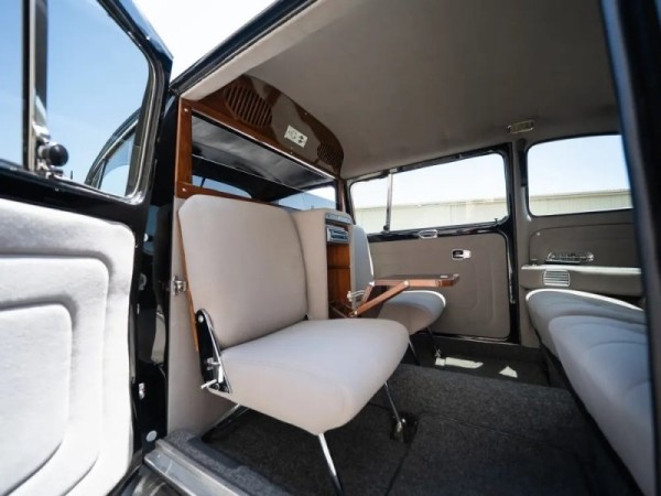 Уникальный лимузин VW Beetle по прозвищу Rollswagen пустят с молотка Уникальный лимузин VW Beetle по прозвищу Rollswagen пустят с молотка