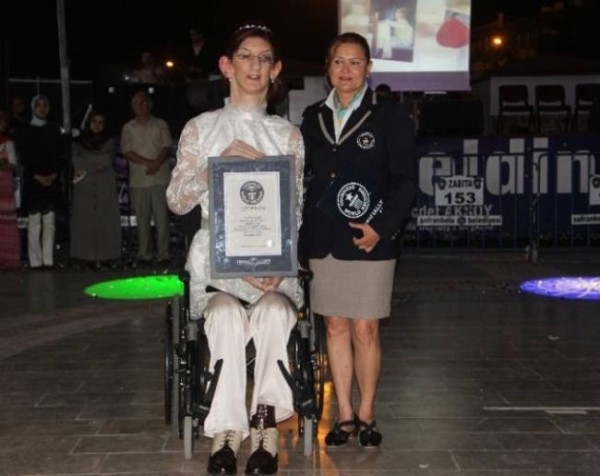 Самая высокая девушка в мире (8 фото) Самая высокая девушка в мире (8 фото)