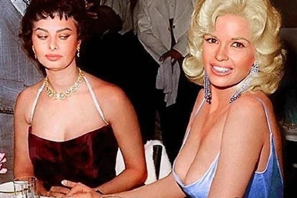 10 поистине женских привычек, которые мужчины отказываются понимать