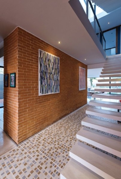 Дом из необычного кирпича в Мексике