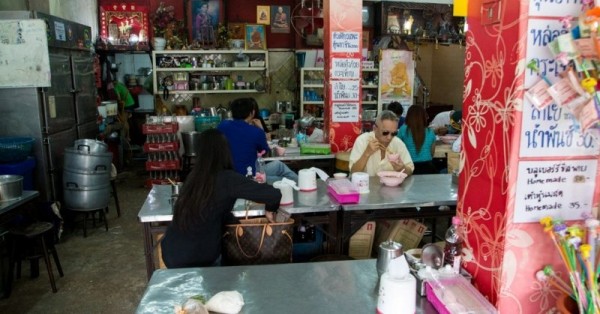 В ресторане Бангкока подают рагу, которое варится уже больше 45 лет В ресторане Бангкока подают рагу, которое варится уже больше 45 лет