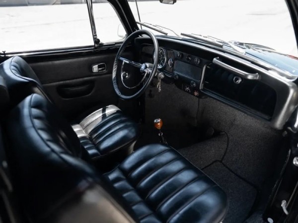 Уникальный лимузин VW Beetle по прозвищу Rollswagen пустят с молотка Уникальный лимузин VW Beetle по прозвищу Rollswagen пустят с молотка