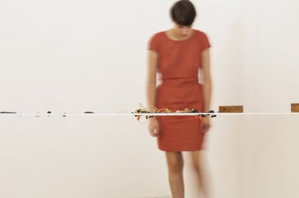 «Невидимый» выставочный стол от Fernando Brízio (11 фото) «Невидимый» выставочный стол от Fernando Brízio (11 фото)