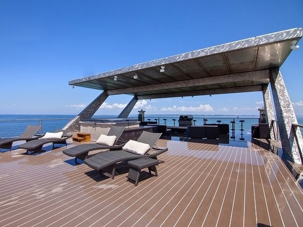 Яхта-особняк за 12 миллионов долларов Яхта-особняк за 12 миллионов долларов