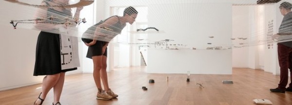 «Невидимый» выставочный стол от Fernando Brízio (11 фото) «Невидимый» выставочный стол от Fernando Brízio (11 фото)