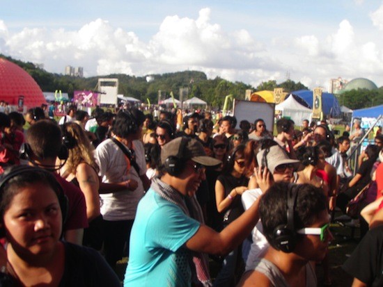 Дискотека без звука (3 фото + видео)