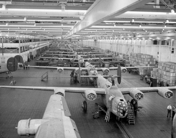 Что известные автомобильные бренды выпускали во время Второй мировой (15 фото)