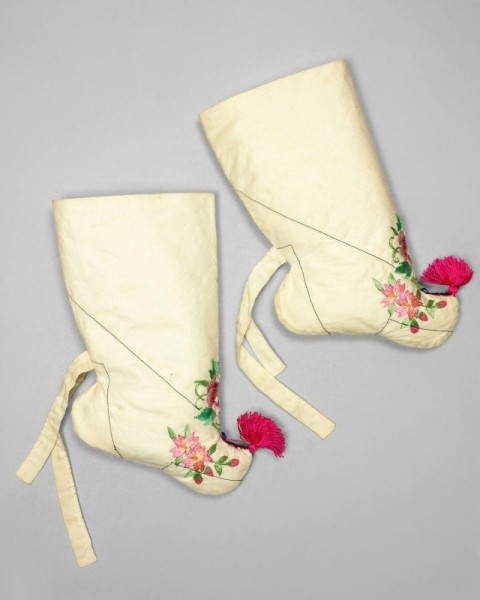 16 пар древней обуви, которые были созданы явно не для комфортного хождения