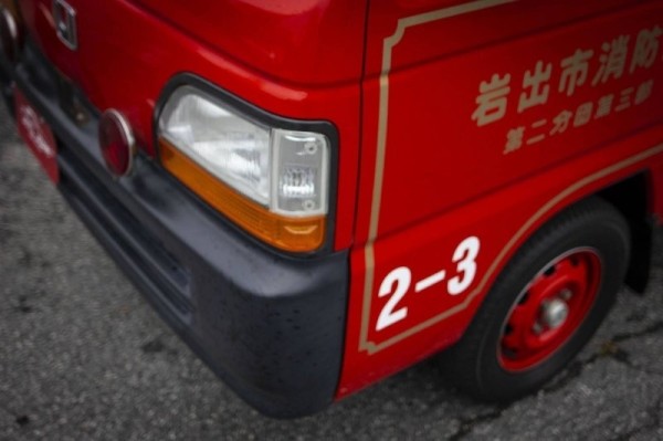 Маленький пожарный грузовик Honda Acty 1995 года