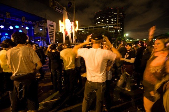 Дискотека без звука (3 фото + видео)