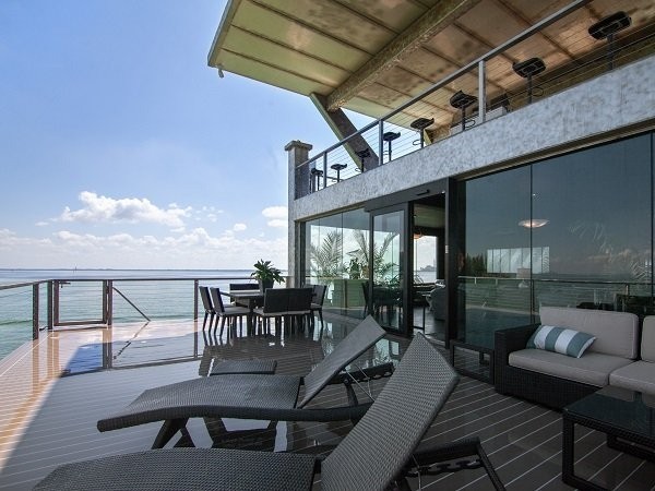 Яхта-особняк за 12 миллионов долларов Яхта-особняк за 12 миллионов долларов