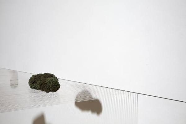 «Невидимый» выставочный стол от Fernando Brízio (11 фото) «Невидимый» выставочный стол от Fernando Brízio (11 фото)