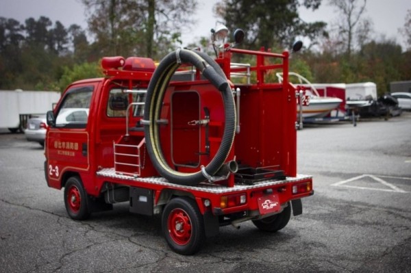 Маленький пожарный грузовик Honda Acty 1995 года