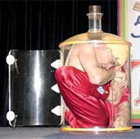 Человек Из Бутылки (7 фото) Человек Из Бутылки (7 фото)