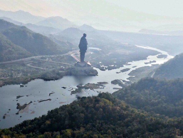 Кому поставили самый большой в мире памятник, который выше статуи Свободы в 2 раза