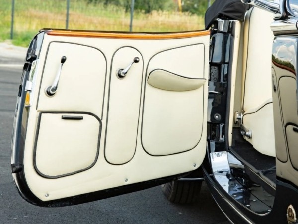 Единственный сохранившийся довоенный родстер Horch 855 1939 года