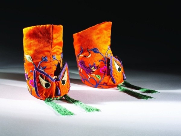 16 пар древней обуви, которые были созданы явно не для комфортного хождения