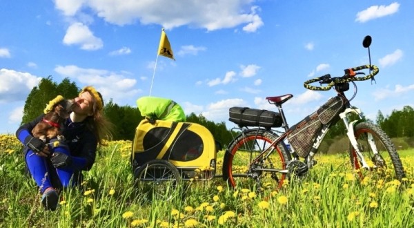 История Анны Смолиной, которая проехала с собакой полстраны на велосипеде