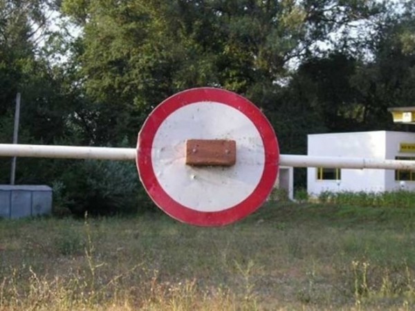 22 забавных и странных дорожных знака, которые поднимут вам настроение 22 забавных и странных дорожных знака, которые поднимут вам настроение