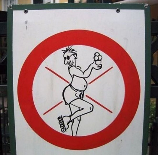 22 забавных и странных дорожных знака, которые поднимут вам настроение 22 забавных и странных дорожных знака, которые поднимут вам настроение