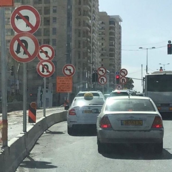 22 забавных и странных дорожных знака, которые поднимут вам настроение 22 забавных и странных дорожных знака, которые поднимут вам настроение