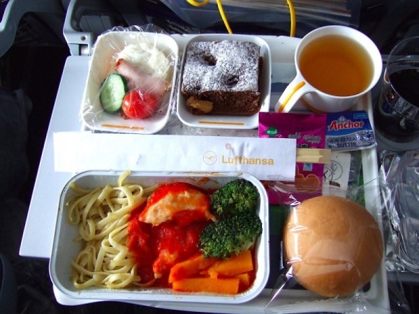 Пристегните ремни: откровения стюардессы о том, как мы летаем Пристегните ремни: откровения стюардессы о том, как мы летаем