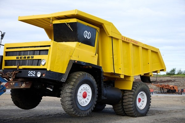 Музей техники на площади Металлургов в Никеле — новый туристический бренд Мурманской области