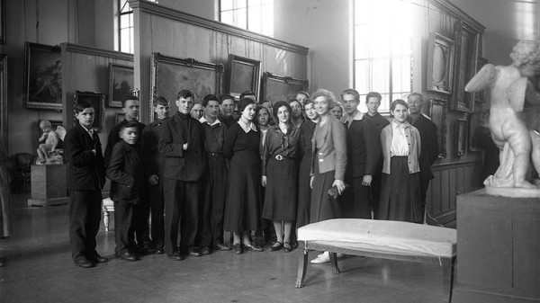 Экскурсоводы-легенды: истории гидов, которые изменили представление о профессии Экскурсоводы-легенды: истории гидов, которые изменили представление о профессии