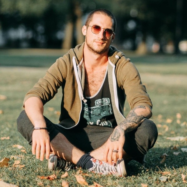 Экскурсоводы-легенды: истории гидов, которые изменили представление о профессии Экскурсоводы-легенды: истории гидов, которые изменили представление о профессии