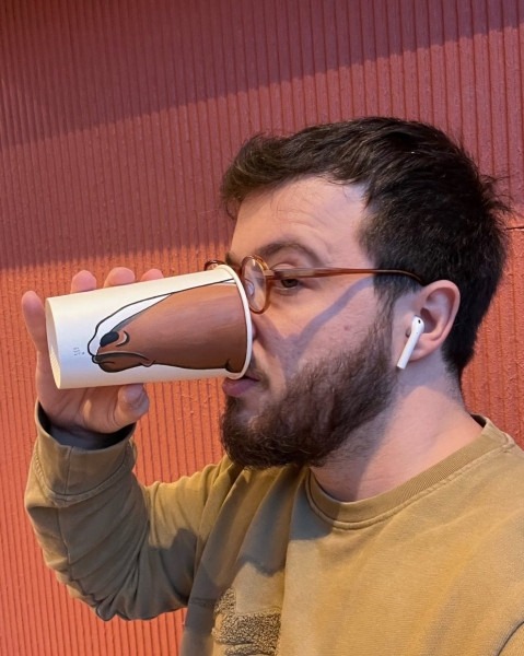 Бросить академию, взять стаканчики и нарисовать весь мир. У него получилось