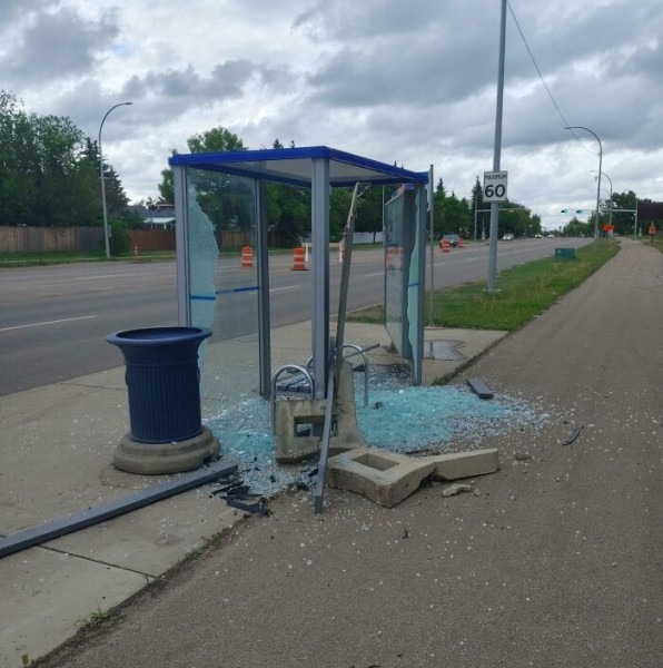 Они просто едут по своим делам — и плевать на всех остальных: 22 кадра из общественного транспорта Они просто едут по своим делам — и плевать на всех остальных: 22 кадра из общественного транспорта